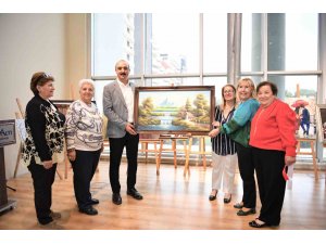 Konyaaltı’nda gönüllülerden resim sergisi