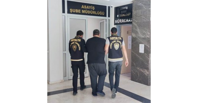 Antalya’da 15 yıl hapisle 11 yıldır aranan firari yakalandı