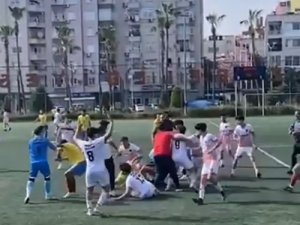 Amatör maçta kavga