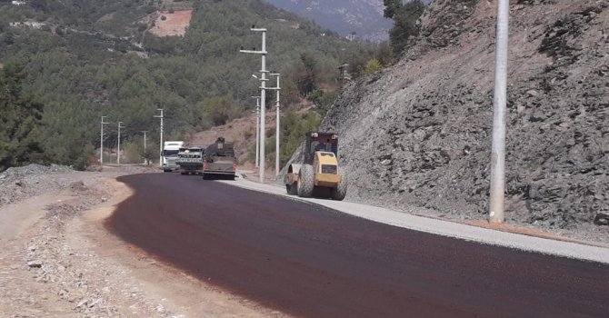 Büyükşehir Belediyesi Dim grup yolunu asfaltladı