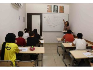 Toroslar’da sınava hazırlanan öğrencilere etüt desteği