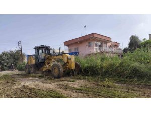 Tarsus Belediyesi kırsal mahallerde yol bakım çalışmasını yoğunlaştırdı