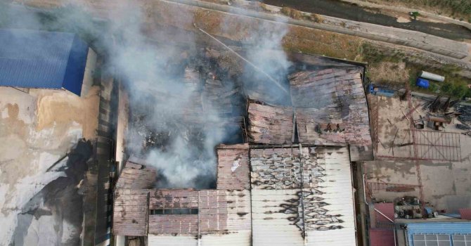 Kahramanmaraş’ta fabrika yangınının boyutu gün ağarınca ortaya çıktı