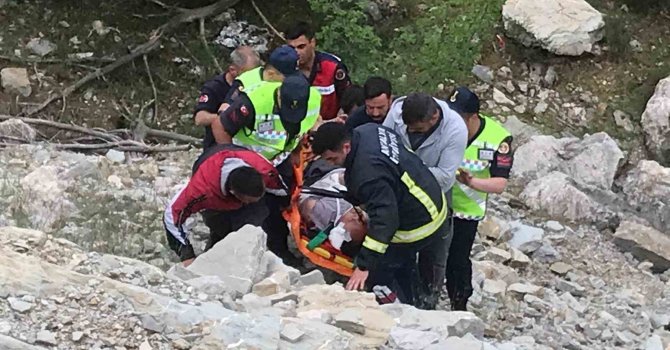 100 metrelik uçuruma yuvarlanan sürücü için ekipler seferber oldu