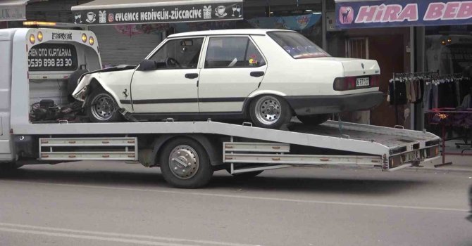 Adana’da otomobil dükkana girdi: 2 yaralı