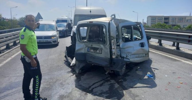 Manavgat’ta iki araç çarpıştı: 2 yaralı