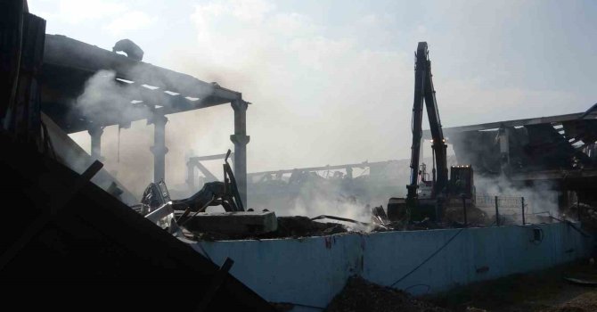 Elektrikli bisiklet fabrikasındaki yangının büyüklüğü gündüz ortaya çıtı