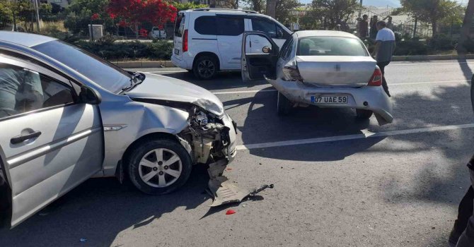 Zincirleme trafik kazası: 1 yaralı