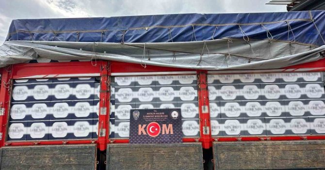 Antalya’da kamyonda 8 milyon adet boş makaron ele geçirildi