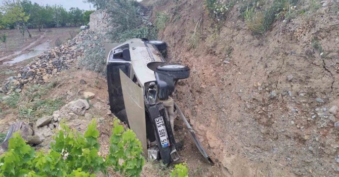 Burdur’da önüne köpek çıkınca kontrolden çıkan otomobil şarampole devrildi:1 yaralı