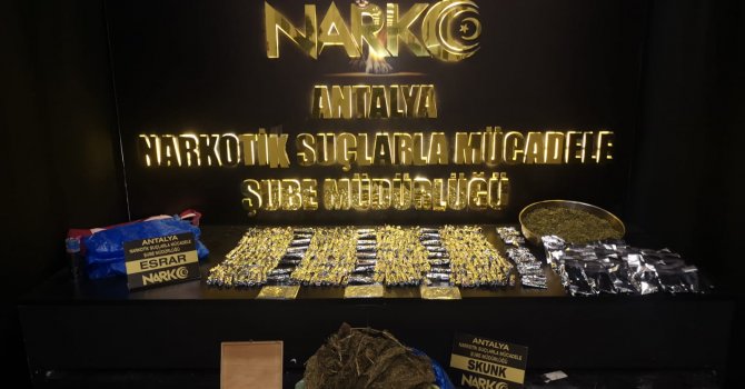 439 Paket Esrar Ele Geçirildi