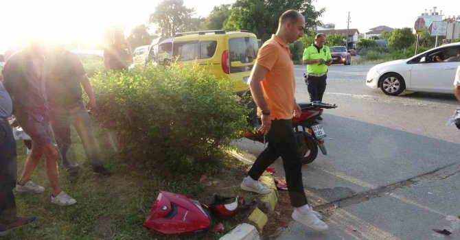 Ticari taksi ile motosiklet çarpıştı: 1 yaralı