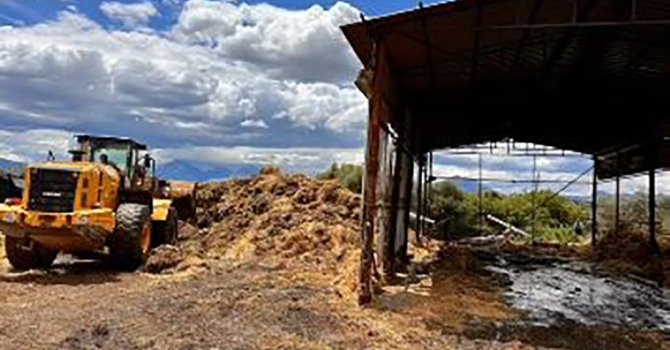 Antalya’da besihane deposunda korkutan yangın