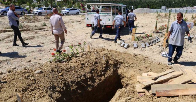 ABD’de ölü bulunan Adanalı fenomenin mezarı açıldı, yeniden otopsi yapılacak