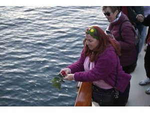 Çevreci kağıtlara yazılan dilekler Akdeniz’le buluştu