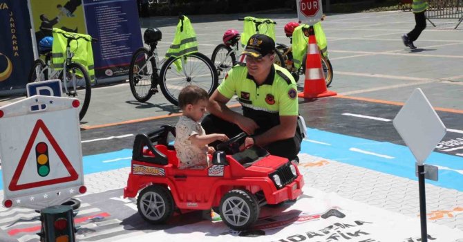 Alanya’da trafik haftasında öğrenciler bilgilendirildi