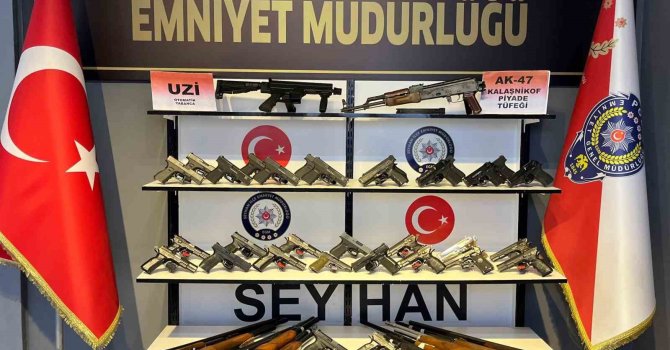 Seyhan polisi silaha geçit vermiyor