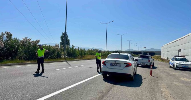 Gazipaşa’da kurallara uymayan 4 araç trafikten men edildi