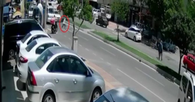 Bir babanın en acı hatıra kaydı: Okula uğurladığı oğlunun kazasını çekti, görüntünün yerini çığlıklar aldı