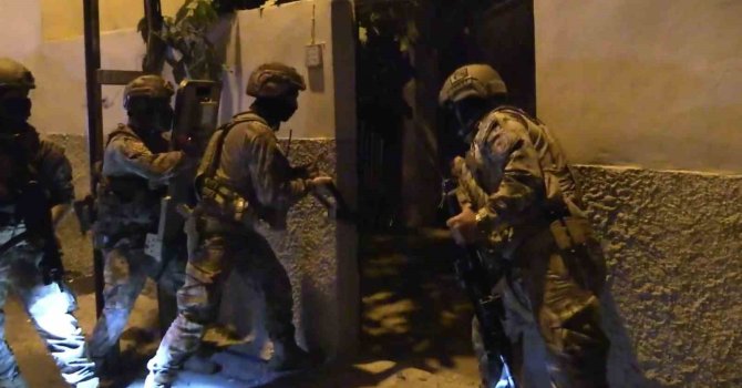 Mersin’de silah kaçakçılarına çifte operasyon