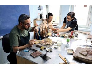 Tescilli ‘Adana hasır örgü bileklik’ geçmişi geleceğe taşıyor