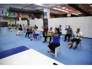 Parkinson hastaları, egzersizlerini ASFİM’de yapıyor