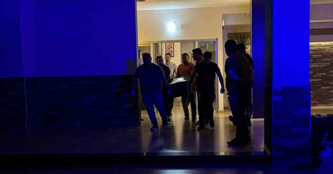 Boşanma aşamasındaki eşini öldürüp intihar etti