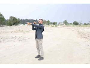 Enkaz kentin sokaklarını gezerek görüntüleyen fenomen genç, hemşehrilerinin memleket özlemini gideriyor