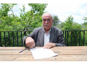 18 başbakan, 7 cumhurbaşkanı, 19 vali değişti o hala muhtar