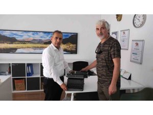 Kültürevi’ne 1950 model daktiloyu bağışladı