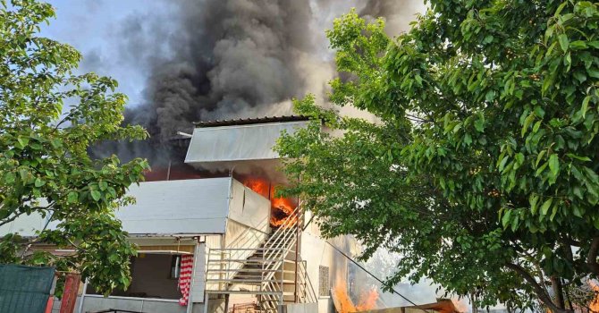 Antalya’da iki yayla evi alevlere teslim oldu