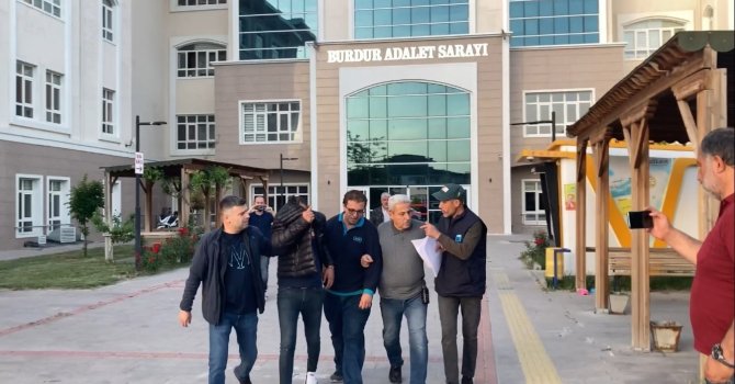 Marketten yaklaşık 3 milyon TL’lik gıda malzemesi çalan 2 şüpheli tutuklandı