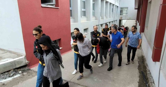 Çıplak fotoğraf şantajı ve ürün satma vaadiyle dolandırıcılığa 18 tutuklama