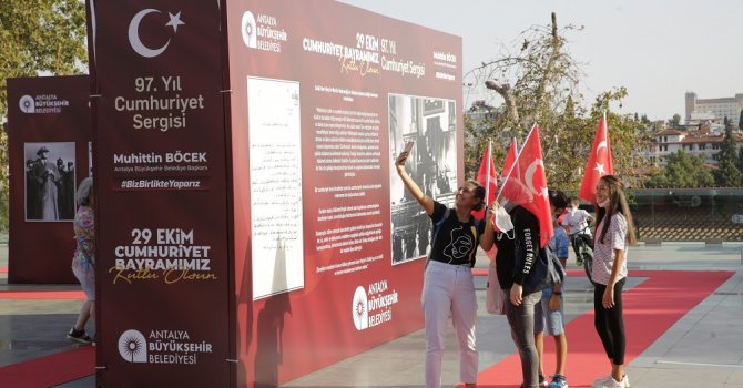 Cumhuriyet coşkusu Cumhuriyet Meydanı’nda yaşanıyor
