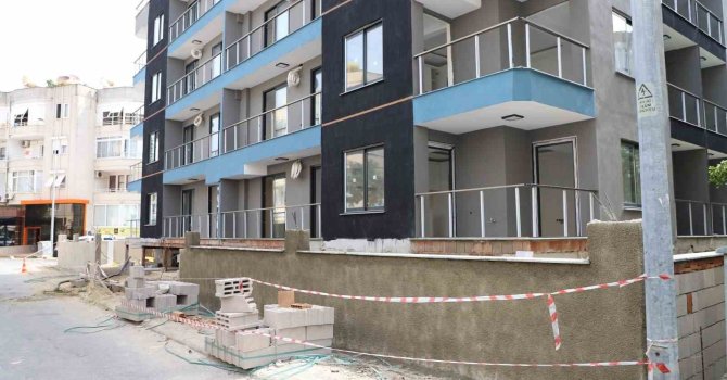Alanya’da kirişleri kesilen bina mühürlendi