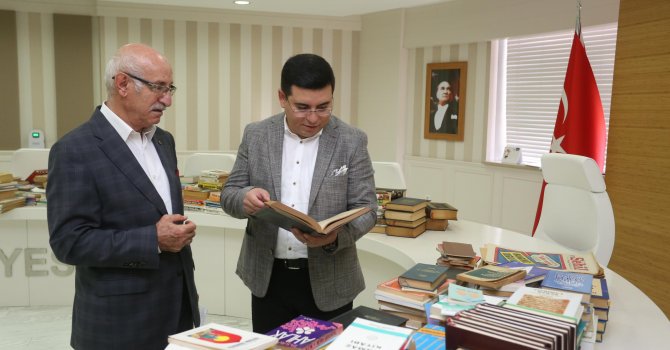 Cemil Meriç Kitaplığı’na kitap yağıyor