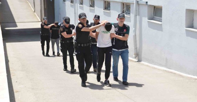 Narkotik polisleri, kamyonette 4 kilo 400 gram esrar ele geçirdi