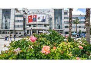 Kepez Belediyesi Atatürk Anıtı’nı bakıma aldı