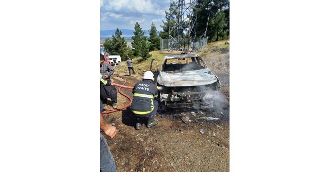 Jeneratörde başlayan yangın, pikapı kullanılmaz hale getirdi