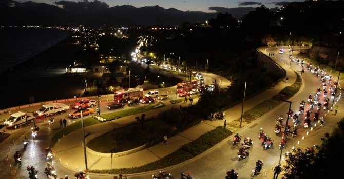 Cumhuriyet coşkusu caddelere taştı