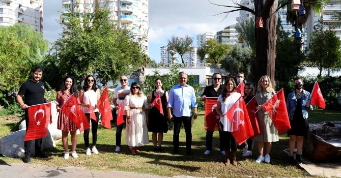 Başkan Uysal, gezginlerle buluştu