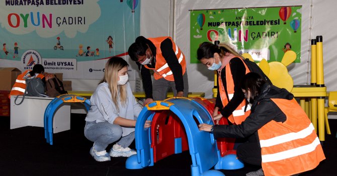 Muratpaşa, çadır kentte kreş ve oyun evi kurdu