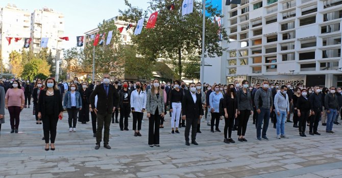 Büyükşehir personeli Ata’yı saygıyla andı