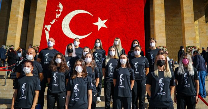 Paşa’nın Melekleri Ata’nın Huzurunda