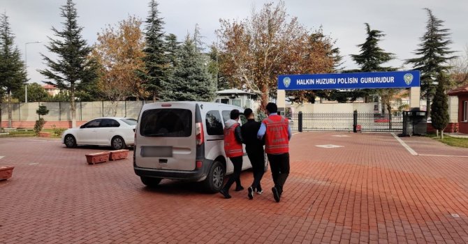 Kendisini banka görevlisi olarak tanıtıp vatandaşı 100 bin TL dolandırmıştı, tutuklandı