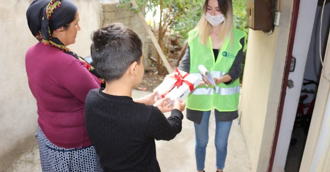 Serik ve Gazipaşa’da öğrencilere tablet desteği