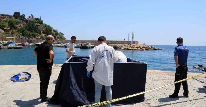 Antalya’da kayalıklarda kimliği belirsiz ceset bulundu
