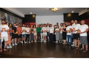 Alanya Hentbol Şenliği’nde plaketler taktim edildi