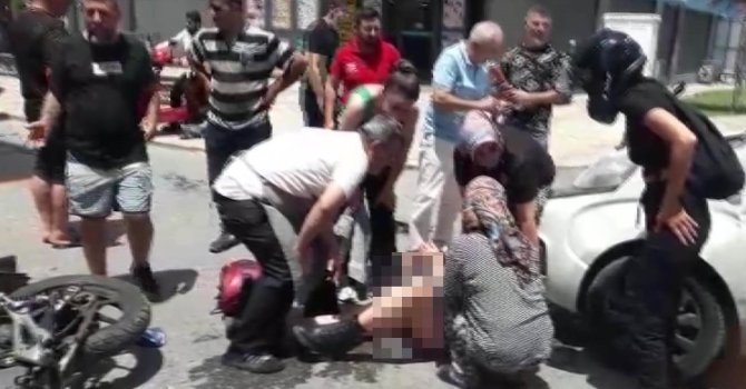 Otomobille çarpışan motosikletin sürücüsü yaralandı, esnaf önlem istedi