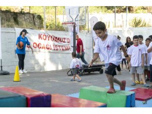 Mersin’de çocuklar ’Sporbüs’ ile sporla buluşuyor